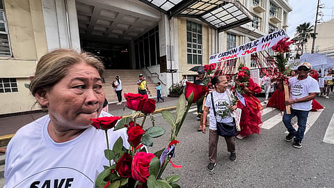 Mga vendor sa Carbon nagprosesyon batok sa privatization sa merkado