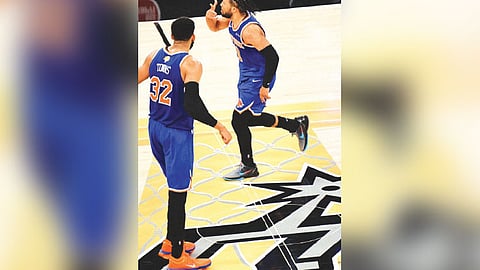 Knicks out to totally breaks Spurs in games 3