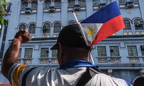 Yangungo sa Bayan Central Visayas
gipalanog sa Independence Day rally