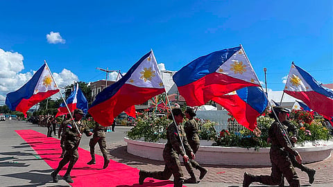 Kawani sa city hall gipasidunggan atol sa Charter Day sa Lapu-Lapu