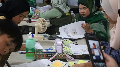 Over 1,500 Marawi IDP students receive educational cash aid