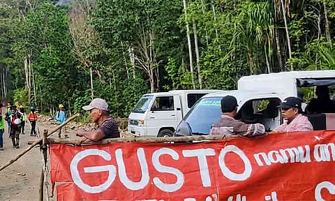 Indigenous peoples and local landowners in Barangay Macambol in Mati City, Davao Oriental, have maintained their community barricade, continuing a weeks-long stand against Hallmark Mining Corporation to demand direct dialogue over operational and governance concerns. In video footage posted on Facebook around 7 a.m. on Friday, August 14, demonstrators identified as local landowners and indigenous residents were seen holding their ground at the protest site as mine workers stood stranded at the barricade line.