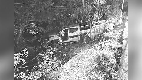 Patrol car sa Bohol natuwad kay driver wa makaklaro sa karsada