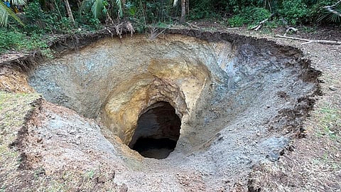 Sinkhole sa Bogo City, nagpadayon sa pagdako