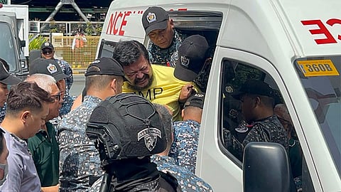 Jinggoy Estrada’s knee ‘snapped’ while preparing for hospital visit