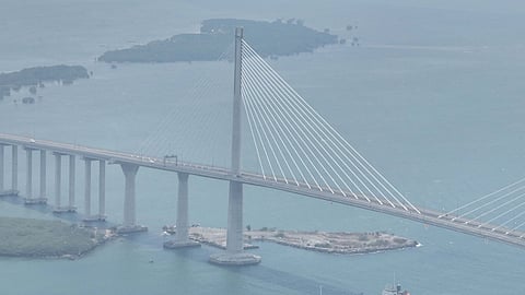 Thick haze covers Metro Cebu: In-person classes suspended