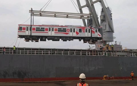 MORE TRAINS. A train car for the North South Commuter Railway project is offloaded from a ship docked at the Port of Manila on Aug. 24, 2026. The Marcos administration is proposing PHP197.3 billion for the country’s rail transport program in 2027, more than triple this year’s funding, according to the Department of Budget and Management on Thursday (Sept. 3). (Photo courtesy of DOTr)