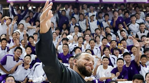 Stephen Curry gidumog og fans sa China