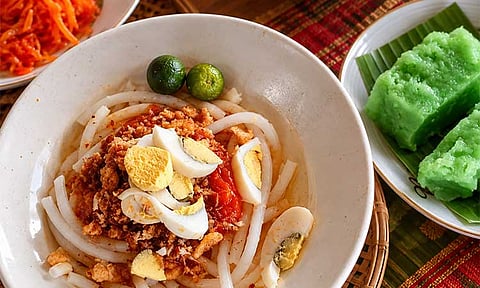 Enjoy Chedeng’s delicious palabok—savory rice noodles generously topped with flavorful shrimp sauce—at the Foodcourt of SM City Bataan.