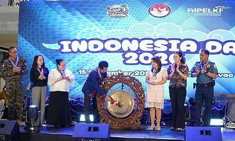 Consul General for Indonesia Agus Trenggono sound the gong to mark the celebration’s opening as local officials accompany him onstage.