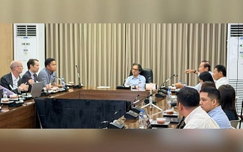 FLOOD SOLUTIONS. Public Works Secretary Vince Dizon presides over a meeting with officials of the Department of Public Works and Highways (DPWH), Haskoning Phils., Inc., and Project NOAH at the DPWH Central Office in Manila on Wednesday (Sept. 23, 2026). Dizon said the department is looking into combining concrete and nature-based components in flood control structures in flood-prone areas, particularly in Pampanga and Bulacan. (PNA photo by Ferdinand Patinio)