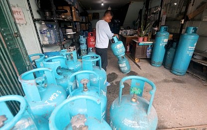 EXCISE TAX SUSPENSION. A worker prepares a liquefied petroleum gas tank for delivery at a store in Paco, Manila, on Sept. 24, 2026. President Ferdinand R. Marcos Jr. earlier approved the renewed suspension of excise tax on kerosene and liquefied petroleum gas to ease the impact of rising oil prices. (PNA photo by Yancy Lim)