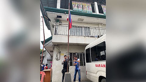 Bandila sa barangay hall sa Inayawan naka-half mast