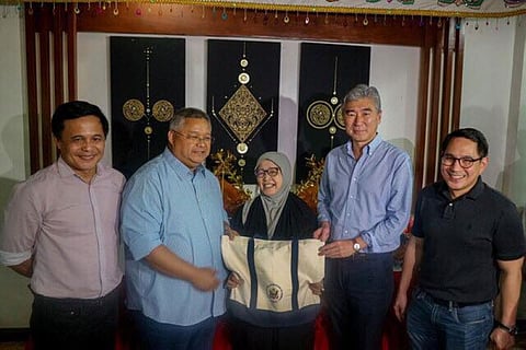 MARAWI. US Ambassador to the Philippines Sung Y. Kim announces the Marawi Response Project, a P1.35-billion ($25 million) three -year USAID program designed to improve the economic and social conditions of communities directly affected by the Marawi siege. He made the announcement during his visit where he met with Marawi Mayor Majul Gandamra, Lanao del Sur Governor Bedjoria Soraya Alonto Adiong, Lanao del Sur Vice Governor Mamintal Adiong Jr., and ARMM Assemblyman Zia Alonto Adiong. (Photo by Lanao del Sur Provincial Information Office)