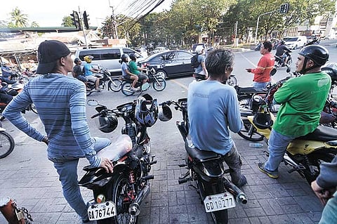 QUICK RIDE. Habal-habal or motorcycle taxis are now seen as a practical solution to beat heavy traffic in Cebu City, but the recklessness of some of the drivers has worried drivers of four-wheeled vehicles and even habal-habal passengers themselves. (SunStar photo/Amper CampaƱa)