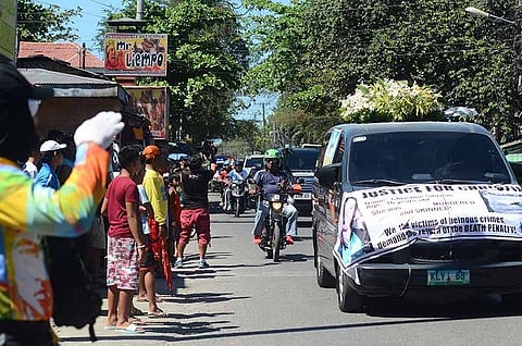 Funeral Convoy. The road to the Cattleya Gardens Memorial Park in Cordova is lined with onlookers hoping to catch a last glimpse of Christine Lee Silawan's casket. (SunStar Photo/Alan Tangcawan)