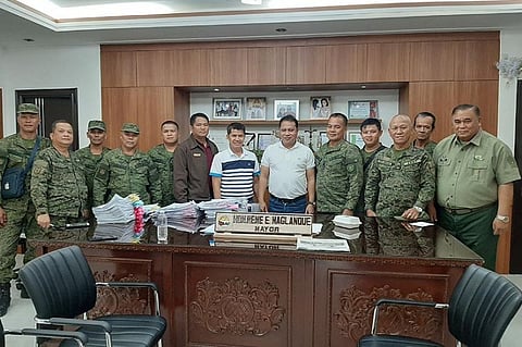 PAMPANGA. Officers of the Philippine Army Reserve Command paid a courtesy call to Mayor Rene Maglanque to disclose their plans to construct headquarters in town. (Princess Clea Arcellaz)