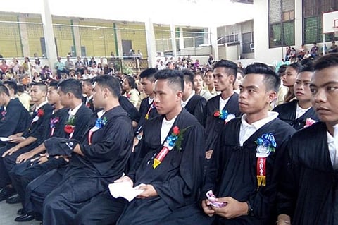BRIDGE TOO FAR. Educators point out that many senior high school graduates need a bridge program to prepare them for college. How can the K to 12 Program be enhanced to raise the quality of education, match the needs of employers and meet the needs of students and their families? (File photo)