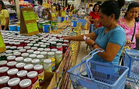 PRICE GROWTH. The Bangko Sentral ng Pilipinas projects inflation in December accelerating to 1.8-2.6 percent due to higher electricity rates and oil prices together with the impact of weather-related disturbances on selected
food items.