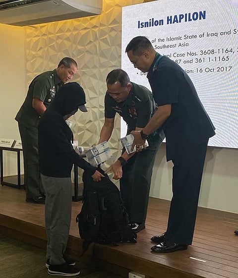 MANILA. A total of P12.4 million in cash is turned over to the informant on January 22, 2020. (Photo by Third Anne Peralta-Malonzo)