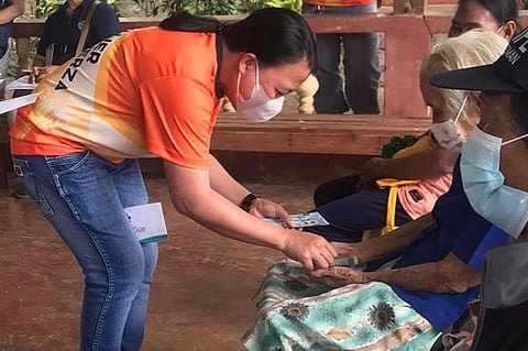 ZAMBOANGA. The city government starts the distribution of P20,000 cash incentive to 437 octogenarians and nonagenarians residents under Ordinance 539. A photo handout shows Councilor Josephine Pareja, the author of the ordinance, assisting in the distribution of the incentives to the beneficiaries. (SunStar Zamboanga)