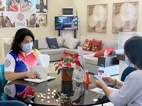DAVAO. Malen Faune meets buyers and brokers and hosts the showroom and site tour. (Contributed photo)