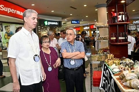 BACOLOD. Negros Occidental Governor Eugenio Jose Lacson (left) and MBCCI chief executive officer Frank Carbon during the 11th Negros Business Week at Robinsons Place Bacolod in 2019. (File photo)
