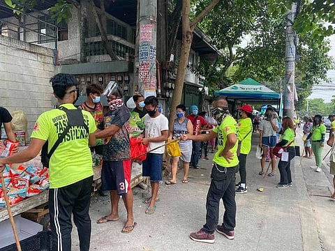 MANILA. A long line of people extending more than two kilometers forms on Maginhawa St. in Quezon City, where a community pantry offers free food supplies to indigent Filipinos. (Third Anne Peralta-Malonzo)