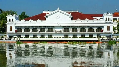 Hugonhugon nga destabilisasyon
wa hatagi’g gibug-aton sa Palasyo
