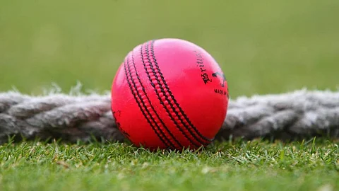 ഈ ലോകകപ്പില് ഡ്യൂക്സ് ബോള്; പ്രത്യേകതകള് ഇങ്ങനെ