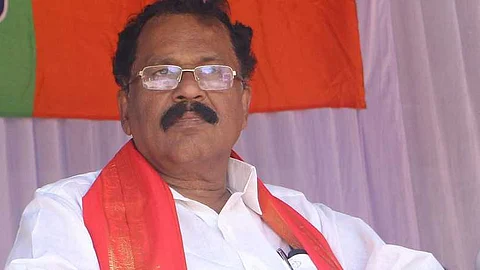 ബിജെപിയില് ശ്രീധരന്പിള്ളക്കെതിരെ പടയൊരുക്കം, ഉയരുന്നത് നാല് ആരോപണങ്ങള്