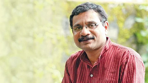 FactCheck:’ആത്മമിത്രത്തിന്റെ പോലും കണ്ണില് ക്രൗര്യമാര്ന്ന മൃഗത്തിളക്കം, തന്റെ പേരില് പ്രചരിച്ച പോസ്റ്റിനെക്കുറിച്ച് റഫീക്ക് അഹമ്മദ്