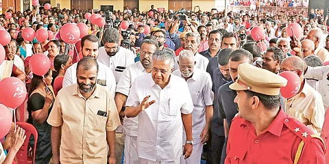 ‘ക്യാപ്റ്റന്’ പിണറായിയും പ്രതിരോധത്തിലാകും,16 മന്ത്രിമണ്ഡലങ്ങളിലും തകര്ന്നടിഞ്ഞ് എല്.ഡി.എഫ്