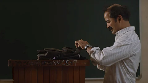 ഈ പ്രേമത്തള്ളാലേ..., മുഹ്സിന് പരാരിയുടെ രചനയില് പ്രണയാതുരനായി വിനയ് ഫോര്ട്ട്