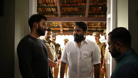 മലയാളത്തില് പുതിയ റെക്കോര്ഡിട്ട് മോഹന്ലാല്, സംവിധായകനായ ആദ്യ സിനിമ 200 കോടി കടത്തി പൃഥ്വിരാജ്