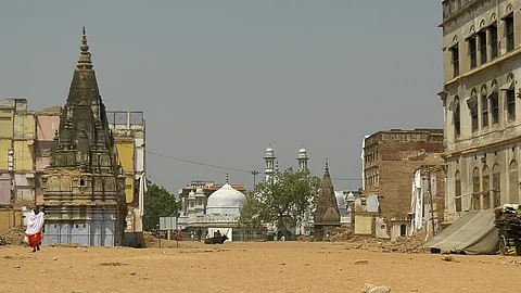 മോദിയുടെ കാശി ക്ഷേത്ര ഇടനാഴി മറ്റൊരു ബാബറി മസ്ജിദ് നീക്കമോ? കാരവന് റിപ്പോര്ട്ടിലൂടെ പുറത്തുവരുന്നത്