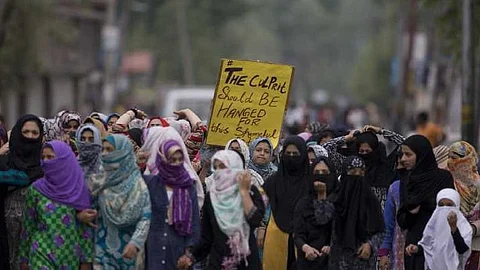 കശ്മീരിനെ സ്തംഭിപ്പിച്ച് മൂന്നു വയസുകാരിയുടെ ബലാല്സംഗത്തില് പ്രതിഷേധം, കടുത്ത ശിക്ഷ നല്കണമെന്ന് ആവശ്യം