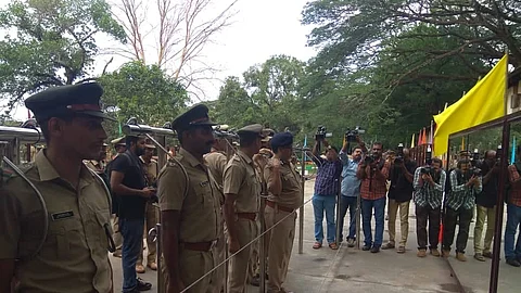 ഡിജിപി ബഹ്റയുടെ ക്ലാസ്സ്, പോലീസുകാര് ഇനി വൃത്തിയായി സല്യൂട്ടടിക്കും