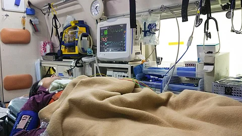 ഡോക്ടര്മാര്, നഴ്സുമാര്,.. ഇന്ത്യയിലെ ആരോഗ്യ രംഗത്തെ 54% ജീവനക്കാര്ക്കും ശരിയായ യോഗ്യതയില്ല; ബിഎംജി പഠന റിപ്പോര്ട്ട്