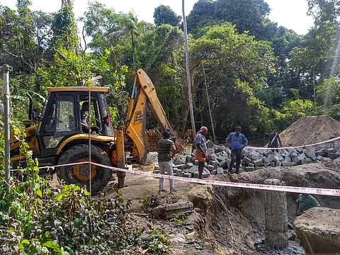 ശാന്തിവനത്തില് തിരുത്തലിന് ഒരാഴ്ചയനുവദിച്ച് ഹൈക്കോടതി ; മുഖ്യമന്ത്രിയുടെ പേജില് മാസ് കമന്റിന് ആഹ്വാനം