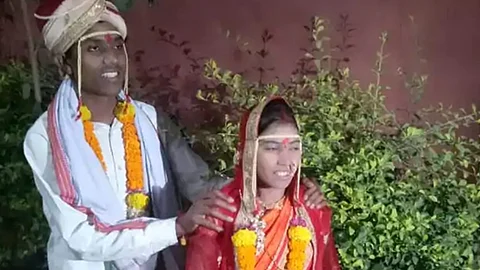 ജാതിമാറി വിവാഹിതരായതിന് ദമ്പതികളെ ബന്ധുക്കള് പെട്രോളൊഴിച്ച് തീകൊളുത്തി; വധു കൊല്ലപ്പെട്ടു