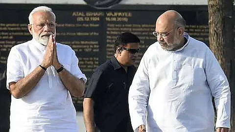 അമിത് ഷാ കോളിംഗ്.... മന്ത്രിസഭയില് ഇനിയാര്, ഫോണ് റിങ് കാത്ത് ബിജെപി നേതാക്കള്; സ്മൃതി ഇറാനി ഉള്ളില്