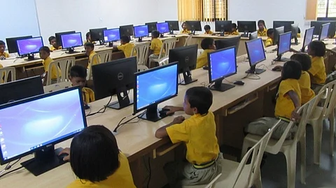 കേരളത്തിലെ സ്കൂളുകള്ക്ക് ഇനി ലിനക്സ് ഓപ്പറേറ്റിങ് സിസ്റ്റം, 3000 കോടിയുടെ ലാഭമെന്ന് വിലയിരുത്തല്