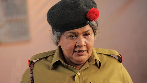 കവിയൂര് പൊന്നമ്മയുടെ കാക്കി വേഷം, ട്രോൾ ചെയ്യപ്പെടുന്ന ആ ഫോട്ടോയുടെ സത്യമെന്ത് ?