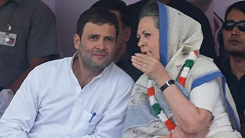 ഫലപ്രഖ്യാപന ദിനം പ്രതിപക്ഷ പാര്ട്ടികളെ ചര്ച്ചയ്ക്ക് ക്ഷണിച്ച് സോണിയ ഗാന്ധി, ഒരു മുഴം മുമ്പേ എറിഞ്ഞ് കോണ്ഗ്രസ്