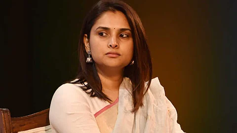 ഏഷ്യാനെറ്റിനും സുവര്ണ ന്യൂസിനും 50 ലക്ഷം പിഴയിട്ട് ബംഗളുരു കോടതി, ദിവ്യ സ്പന്ദനയുടെ മാനനഷ്ട കേസില് നടപടി