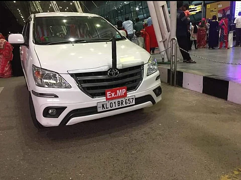 ‘ആ ചിത്രം വ്യാജം’, Ex.MP എന്ന ബോര്ഡ് വെച്ച കാര് എ.സമ്പത്ത് ഉപയോഗിച്ചിട്ടില്ലെന്ന് ഭാര്യ