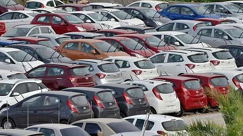 വാഹന വിൽപ്പനയിൽ വൻ ഇടിവ്, കണക്കുകൾ പുറത്തുവിട്ട് കമ്പനികൾ