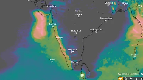 വായു ചുഴലിക്കാറ്റില് ഗുജറാത്തില് അതീവജാഗ്രത, കേരളത്തില് ഒമ്പത് ജില്ലകളില് യെല്ലോ അലര്ട്ട്