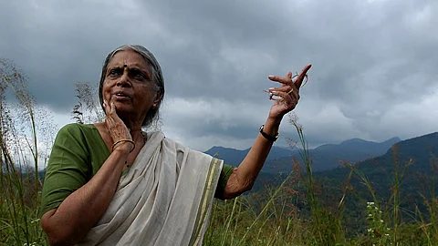 മരണശേഷം ഒരു പൂവും ദേഹത്തുവെക്കരുത്, മതാചാരങ്ങളും ഔദ്യോഗിക ബഹുമതിയും വേണ്ടെന്ന് സുഗത കുമാരി